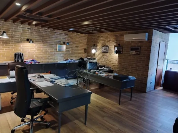 Tirane, shitet zyre Kati 2, 174 m² 748.000 € (BLLOKU BANKA CREDINS)