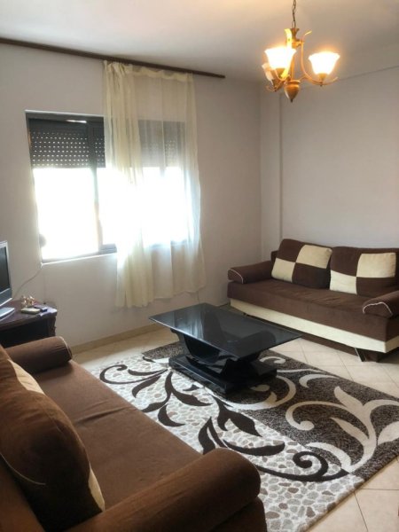 Tirane, jepet me qera apartament 1+1+Ballkon Kati 4, 75 m² 400 € (FERIT XHAJKO)