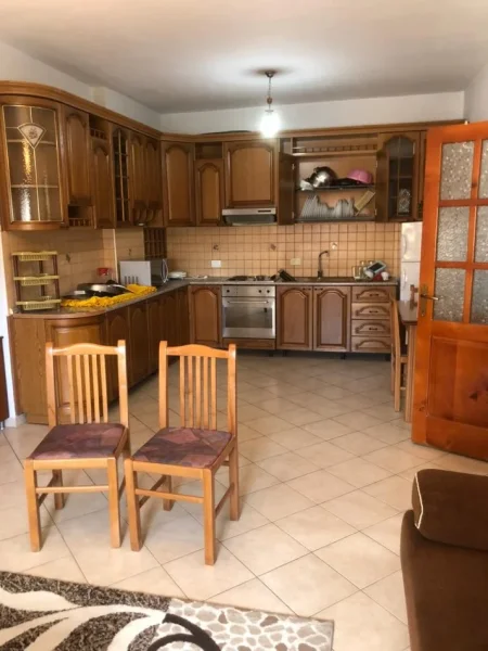 Tirane, jepet me qera apartament 1+1+Ballkon Kati 4, 75 m² 400 € (FERIT XHAJKO)