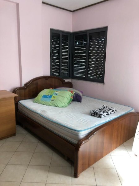 Tirane, jepet me qera apartament 1+1+Ballkon Kati 4, 75 m² 400 € (FERIT XHAJKO)