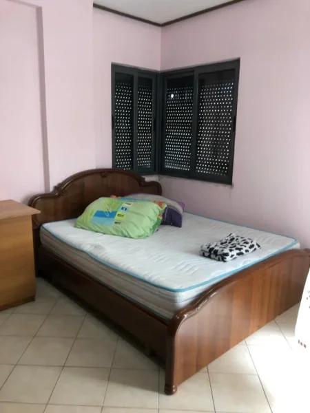 Tirane, jepet me qera apartament 1+1+Ballkon Kati 4, 75 m² 400 € (FERIT XHAJKO)