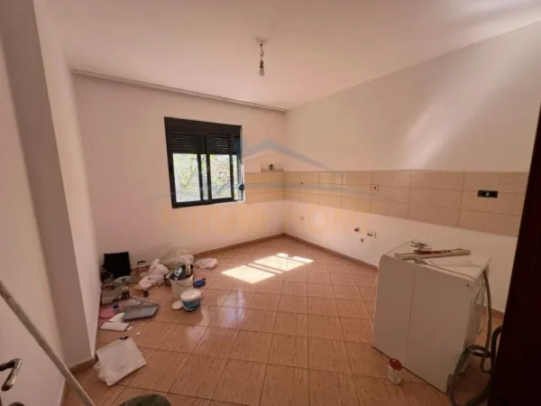 Tirane, shitet apartament 2+1+Ballkon Kati 1, 93 m² 158.000 € (Riza Cerova)