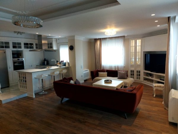 Tirane, shitet apartament duplex 2+1 Kati 6, 187 m² 561.000 € (Rruga e Kavajës) TT 1228