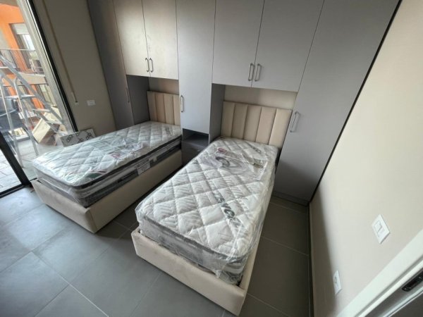 Tirane, jepet me qera apartament 1+1+Ballkon Kati 3, 60 m² 450 € (PORCELAN)