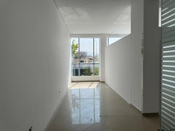 Tirane, jepet me qera ambjent biznesi Kati 1, 60 m² 450 € (Astir)