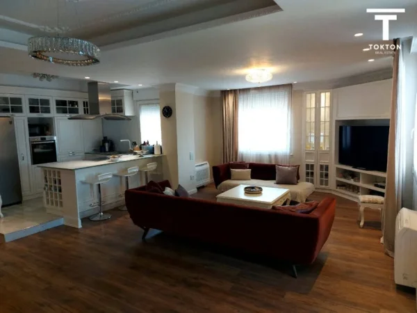 Tirane, shitet apartament duplex 2+1+Ballkon Kati 6, 187 m² 561.000 € (Rruga Kavajes)