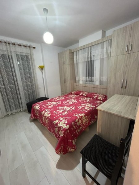 Tirane, jepet me qera apartament 1+1+Ballkon Kati 3, 60 m² 450 € (ZOGU I ZI)