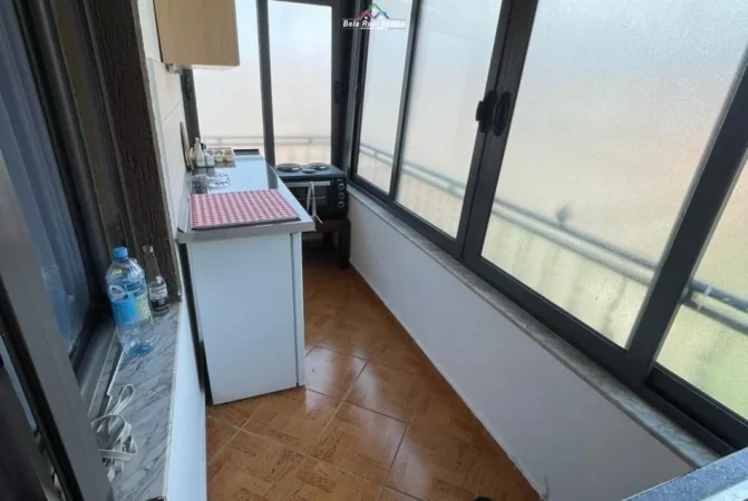 Tirane, jepet me qera apartament Kati 4, 80 m² 500 € (Rruga Dibres)