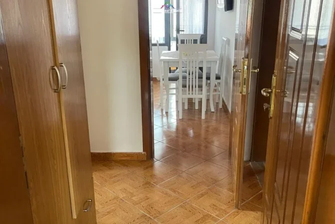 Tirane, jepet me qera apartament Kati 4, 80 m² 500 € (Rruga Dibres)