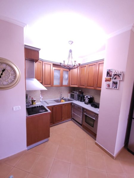 Tirane, jepet me qera apartament 2+1+Ballkon Kati 8, 125 m² 600 € (MYSLYM SHYRI)