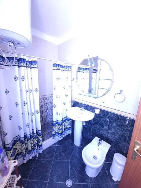Tirane, jepet me qera apartament 2+1+Ballkon Kati 8, 125 m² 600 € (MYSLYM SHYRI)