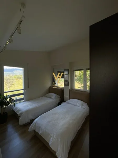 Tirane, jepet me qera apartament 2+1+Ballkon Kati 0, 130 m² 1.400 € (TEG)