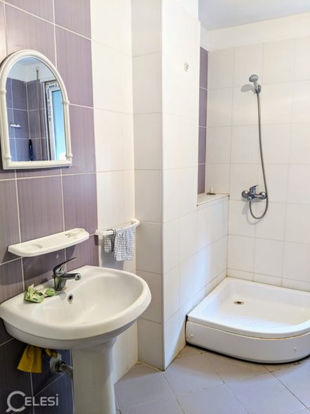 Tirane, jepet me qera apartament 2+1+Ballkon Kati 4, 85 m² 450 € (KODRA E DIELLIT)