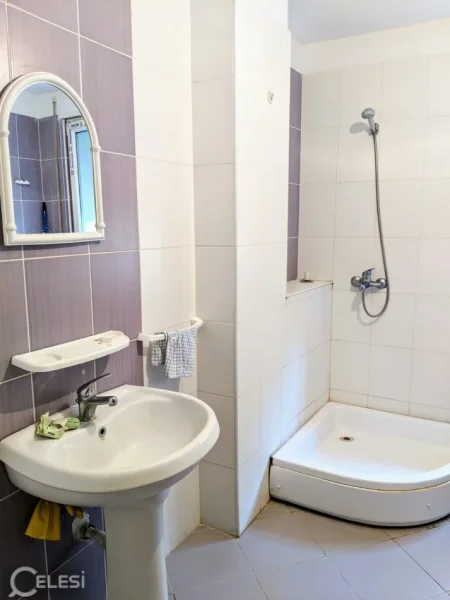 Tirane, jepet me qera apartament 2+1+Ballkon Kati 4, 85 m² 450 € (KODRA E DIELLIT)