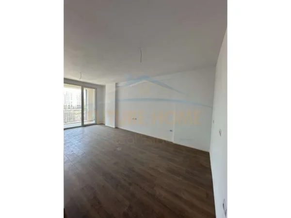 Tirane, shes apartament 2+1+Ballkon Kati 4, 116 m² 189000 € (Fusha e Aviacionit)