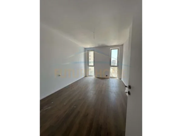Tirane, shes apartament 2+1+Ballkon Kati 4, 116 m² 189000 € (Fusha e Aviacionit)