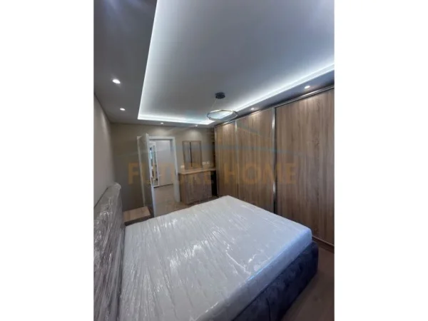 Tirane, jepet me qera apartament 2+1+Ballkon Kati 5, 78 m² 600 € (21Dhjetori)