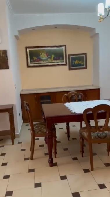 Tirane, jepet me qera apartament 2+1 Kati 4, 114 m² 649 € (Rruga Barrikadave)