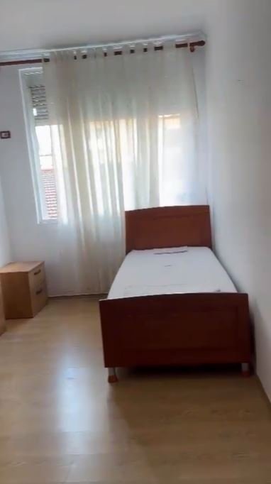 Tirane, jepet me qera apartament 2+1 Kati 4, 114 m² 649 € (Rruga Barrikadave)