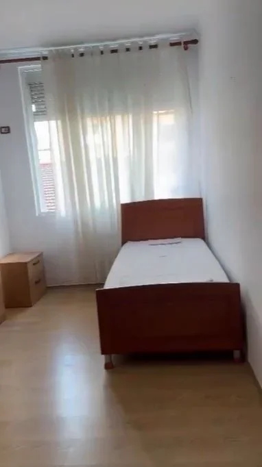 Tirane, jepet me qera apartament 2+1 Kati 4, 114 m² 649 € (Rruga Barrikadave)