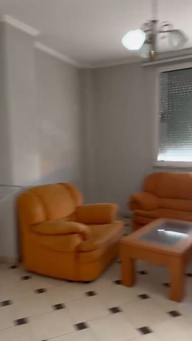 Tirane, jepet me qera apartament 1+1 Kati 7, 84 m² 419 € (Rruga Barrikadave)