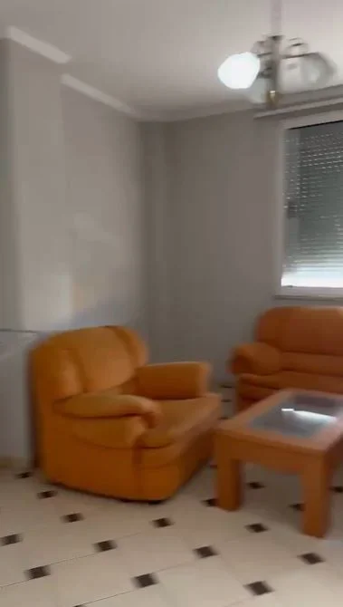 Tirane, jepet me qera apartament 1+1 Kati 7, 84 m² 419 € (Rruga Barrikadave)