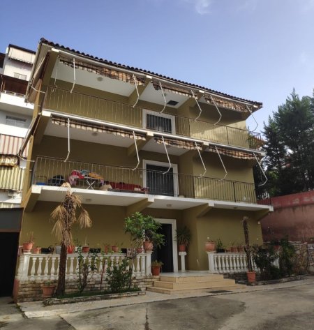 Tirane, jepet me qera Vile 2+1 Kati 0, 600 m² 1.600 € (Fresk)