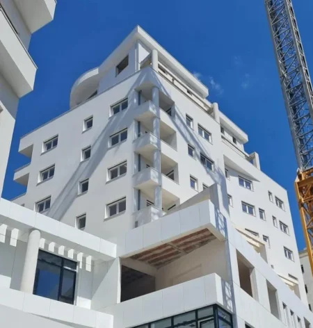 Shitet partament 2+1+Post Parkimi 290.000 € (Rruga e Durresit)