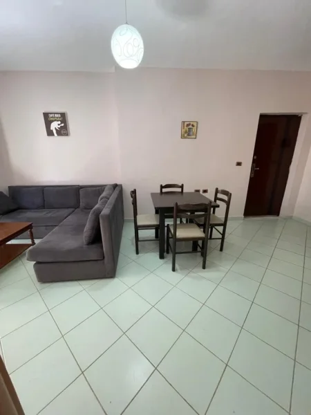 Shes Apartament 1+1 rrota kuqe plazh durres