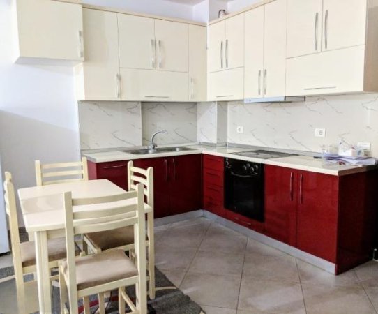Tirane, jepet me qera apartament 2+1 Kati 3, 86 m² 450 € (Bill Klinton)