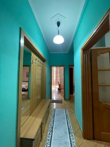 Tirane, jepet me qera apartament 2+1 Kati 3, 85 m² 700 € (Qender)