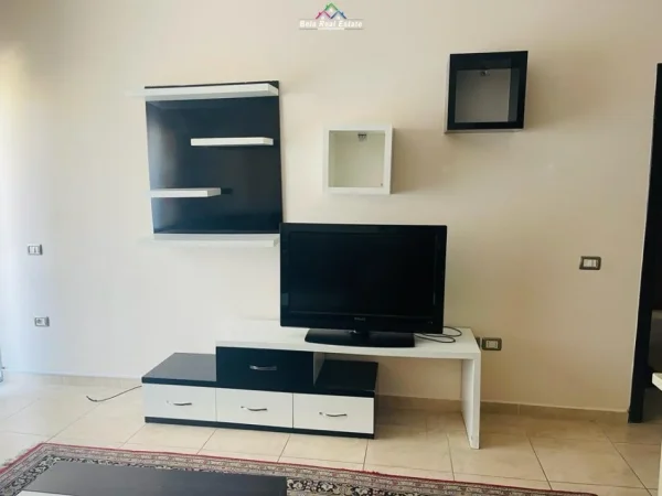 Tirane, jepet me qera apartament 2+1+Ballkon Kati 2, 85 m² 400 € (Rruga e Elbasanit, prane Pallatit te Brigadave)