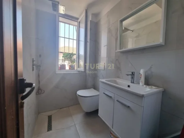 Tirane, jepet me qera apartament 1+1 Kati 2, 56 m² 450 € (ferit xhajko)