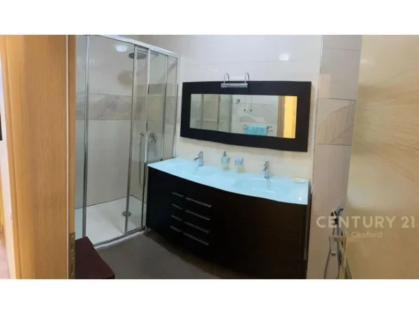 Tirane, jepet me qera apartament 2+1 Kati 13, 130 m² 830 € (ish ekspozita)