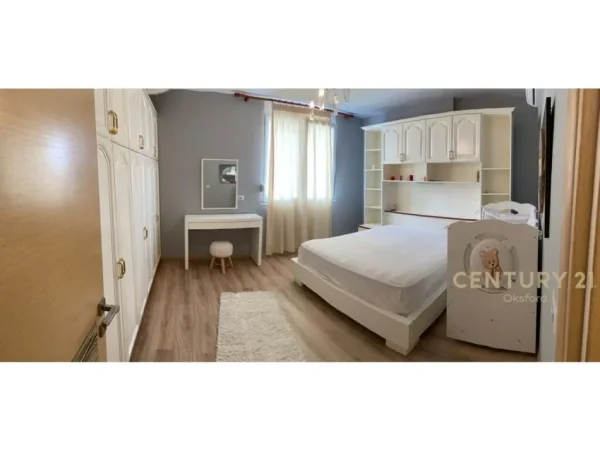 Tirane, jepet me qera apartament 2+1 Kati 13, 130 m² 830 € (ish ekspozita)