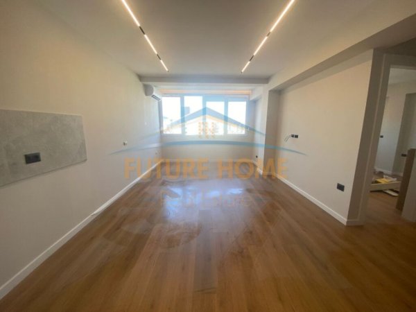 Tirane, jepet me qera apartament Kati 7, 58 m² 700 € (Petronini)