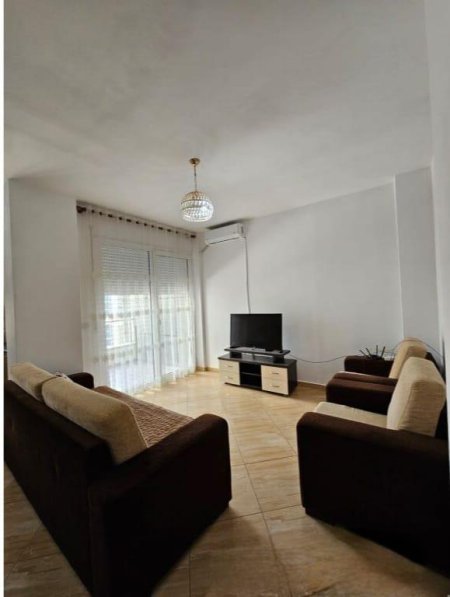 Tirane, jepet me qera apartament 2+1+Ballkon Kati 3, 102 m² 550 € (Kopshti Zoologjik)