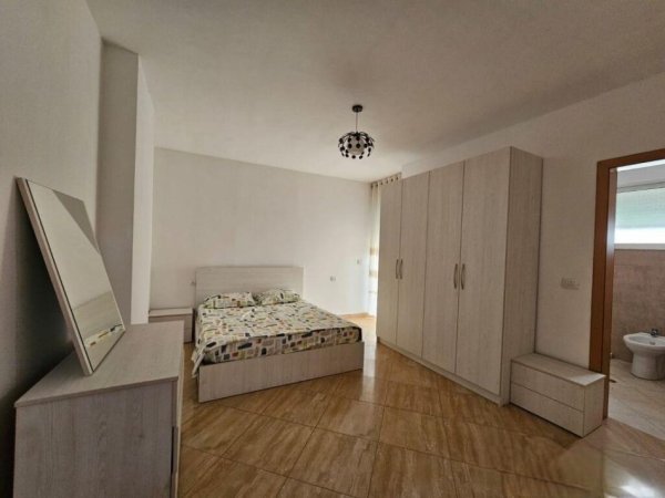 Tirane, jepet me qera apartament 2+1+Ballkon Kati 3, 102 m² 550 € (Kopshti Zoologjik)