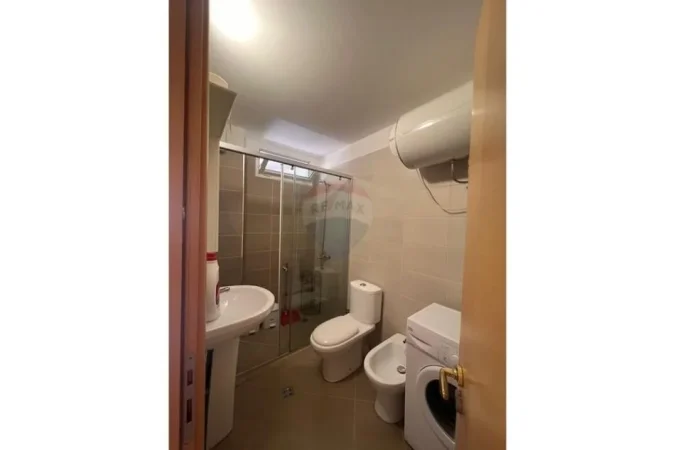 Tirane, jepet me qera 2+1 , 108 m² 800 € (Kopshti Botanik)