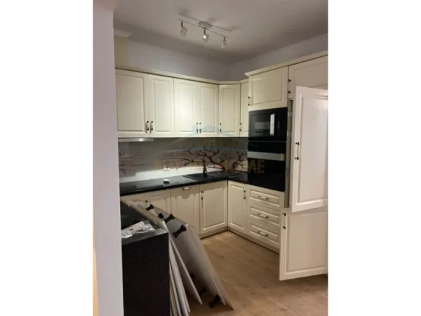 Tirane, shitet apartament 2+1+Ballkon Kati 2, 90 m² 195.000 € (Nisharaku)