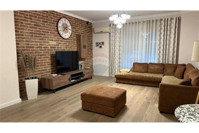 Tirane, jepet me qera 1+1+Ballkon Kati 2, 115 m² 750 € (Don Bosko)