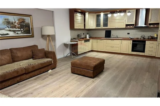 Tirane, jepet me qera 1+1+Ballkon Kati 2, 115 m² 750 € (Don Bosko)