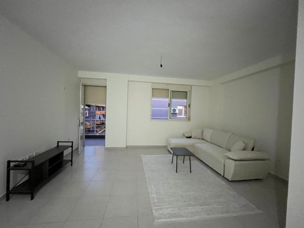 Tirane, jepet me qera apartament 1+1 Kati 4, (Kompleksi Tom Doshi)