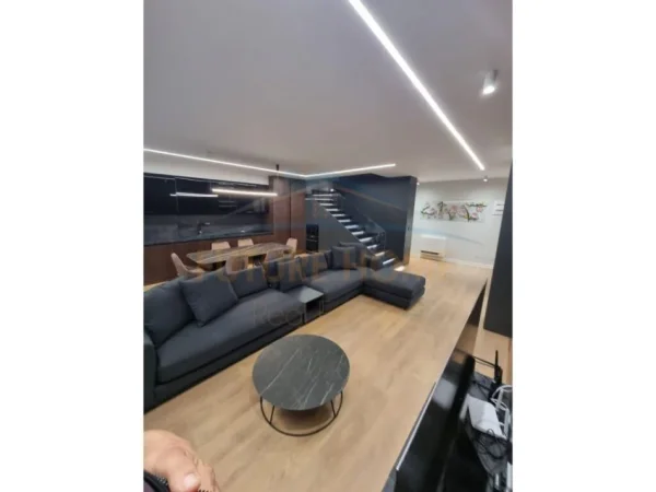 Garden Building Tirana shitet apartament duplex 3+1 Kati 12, 187 m² 440.000 € (Rruga e kavajes)