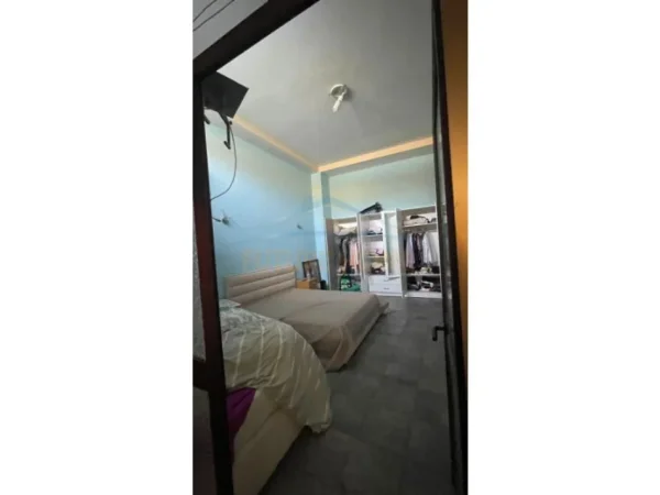 Tirane, jepet me qera apartament 3+1+Ballkon Kati 2, 130 m² 550 € (Rruga Bardhyl)