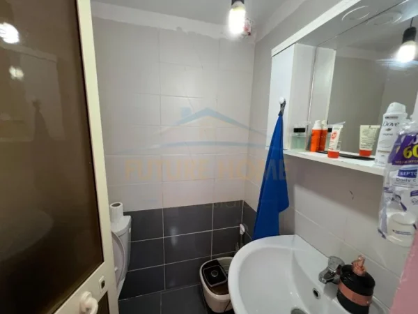 Tirane, shitet lokal Kati 0, 47 m² 130.000 € (unaza e re)