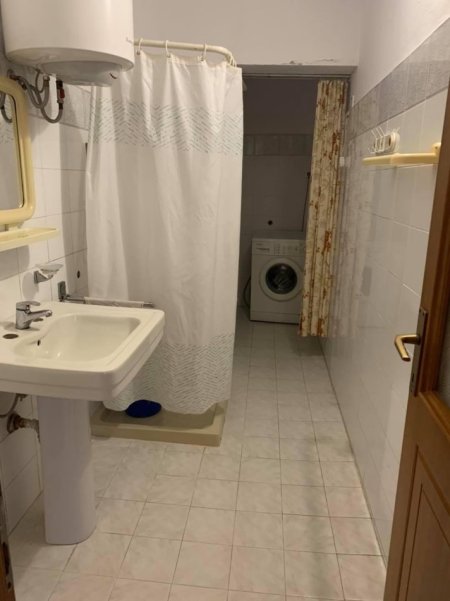 Tirane, jepet me qera apartament 2+1+Aneks+Ballkon Kati 5, 80 m² 400 € (Rr. Siri Kodra prane Selvise)
