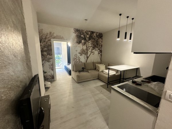 Tirane, jepet me qera apartament 1+1+Ballkon Kati 2, 45 m² 500 € (Rr. Babe Rexha pas Globit)