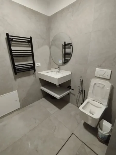 Tirane, jepet me qera apartament 1+1+Ballkon Kati 2, 45 m² 500 € (Rr. Babe Rexha pas Globit)