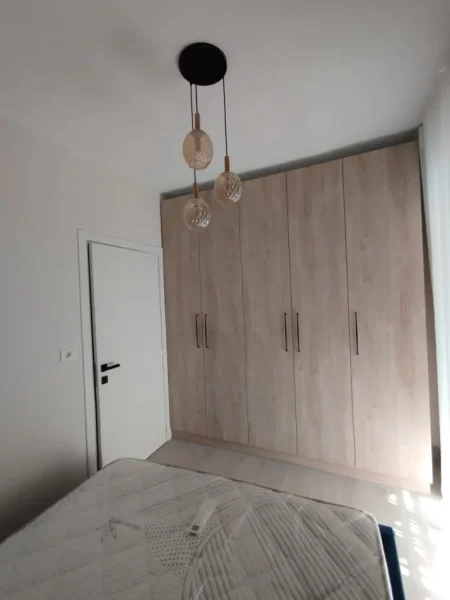 Tirane, jepet me qera apartament 1+1+Ballkon Kati 2, 45 m² 500 € (Rr. Babe Rexha pas Globit)